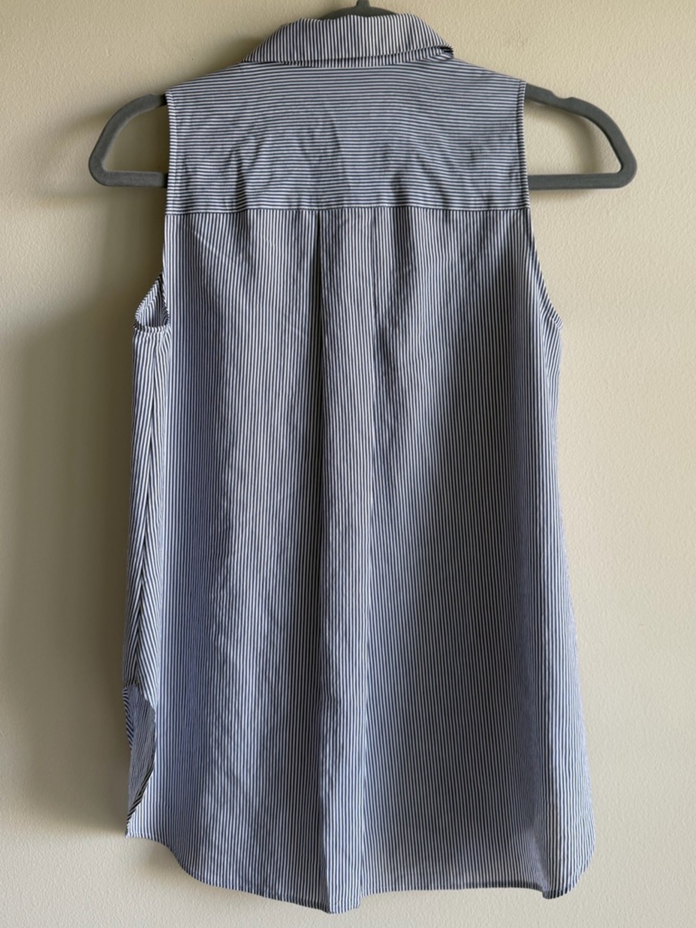 Theory Hekamina Clean Stripe Sleeveless Button Front Blouse Blue White Top P/XS - Picture 3 of 10